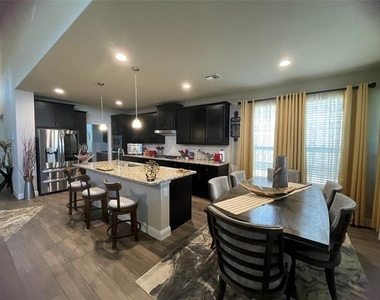 1100 Whispering Hill Drive - Photo Thumbnail 4