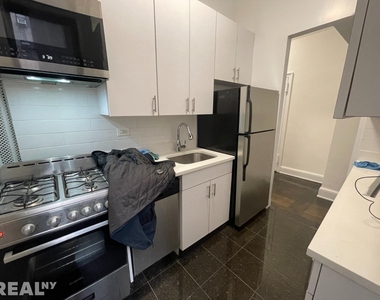106 E 81st St - Photo Thumbnail 2