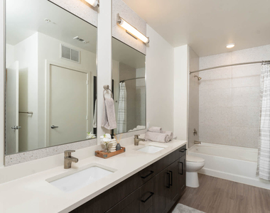 411 W Commerce St - Photo Thumbnail 63