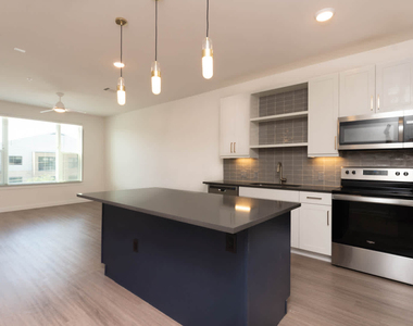 411 W Commerce St - Photo Thumbnail 54