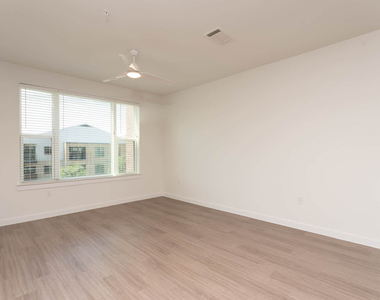 411 W Commerce St - Photo Thumbnail 55