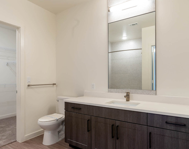 411 W Commerce St - Photo Thumbnail 16