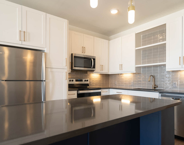 411 W Commerce St - Photo Thumbnail 7