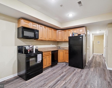 1611 N 17th Street - Photo Thumbnail 3