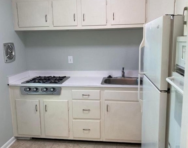 312 E Melrose Avenue - Photo Thumbnail 2