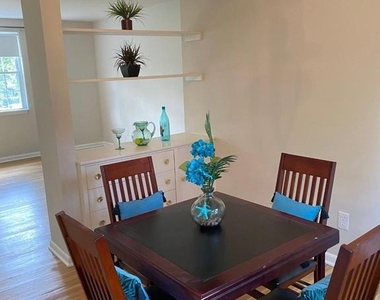 312 E Melrose Avenue - Photo Thumbnail 3