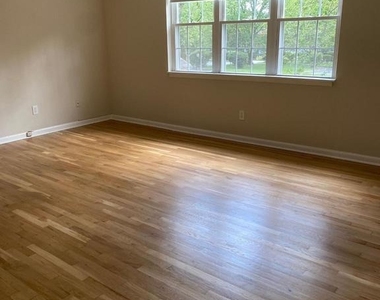 312 E Melrose Avenue - Photo Thumbnail 5