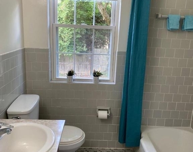312 E Melrose Avenue - Photo Thumbnail 1