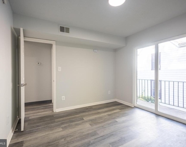 1300 Morris Road Se - Photo Thumbnail 3