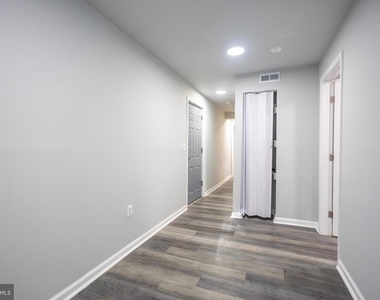 1300 Morris Road Se - Photo Thumbnail 1