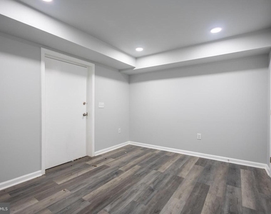 1300 Morris Road Se - Photo Thumbnail 3