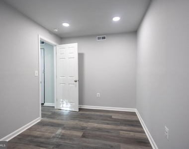 1300 Morris Road Se - Photo Thumbnail 2