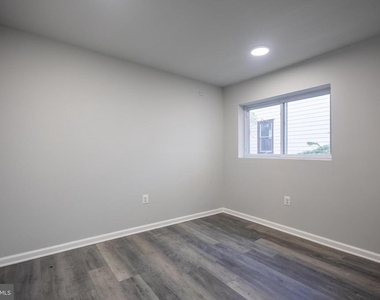 1300 Morris Road Se - Photo Thumbnail 5
