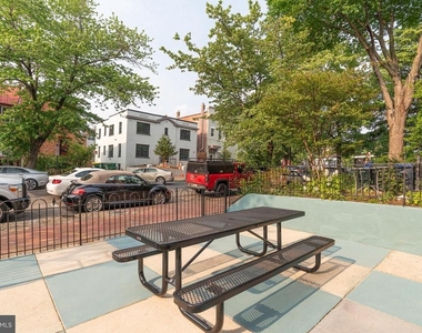 711 G Street Se - Photo Thumbnail 4