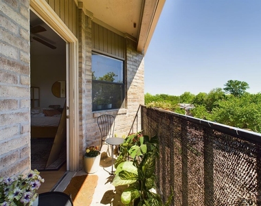 2818 Nueces St - Photo Thumbnail 6