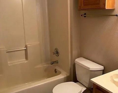 902 Quartz Ct - Photo Thumbnail 9