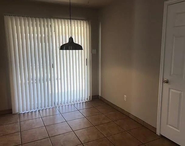 902 Quartz Ct - Photo Thumbnail 5
