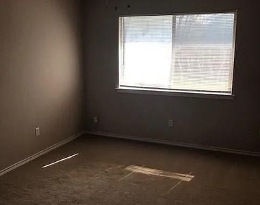 902 Quartz Ct - Photo Thumbnail 4