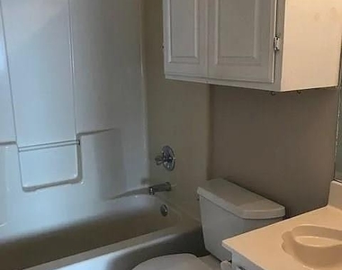 902 Quartz Ct - Photo Thumbnail 3