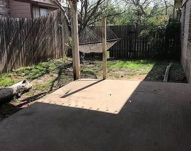902 Quartz Ct - Photo Thumbnail 10