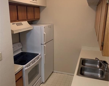 3316 Guadalupe St - Photo Thumbnail 2