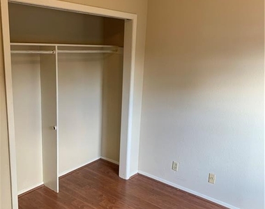 3316 Guadalupe St - Photo Thumbnail 5