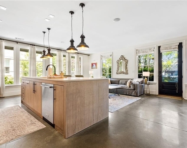 2067 Telfair Circle - Photo Thumbnail 9