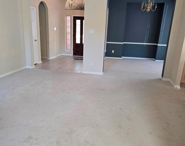 2727 Gregway Lane - Photo Thumbnail 5
