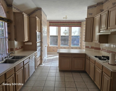 2727 Gregway Lane - Photo Thumbnail 2