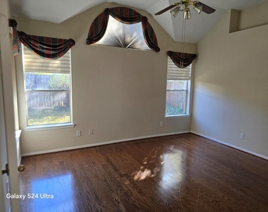 2727 Gregway Lane - Photo Thumbnail 3