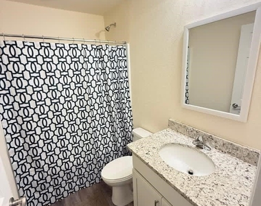 575 Oakshire Lane - Photo Thumbnail 5
