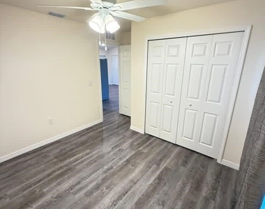 575 Oakshire Lane - Photo Thumbnail 4