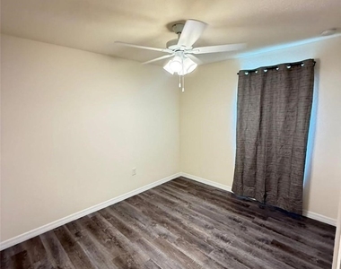 575 Oakshire Lane - Photo Thumbnail 7