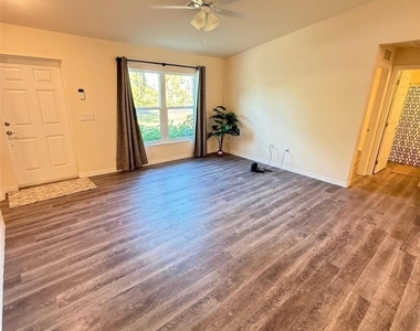 575 Oakshire Lane - Photo Thumbnail 8