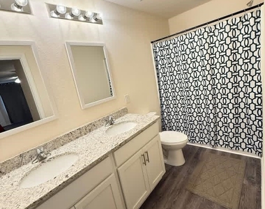 575 Oakshire Lane - Photo Thumbnail 3
