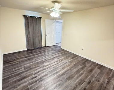 575 Oakshire Lane - Photo Thumbnail 10