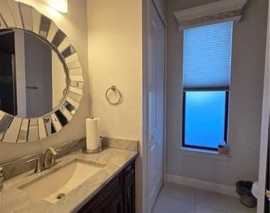 1255 Nw 38th Avenue - Photo Thumbnail 42