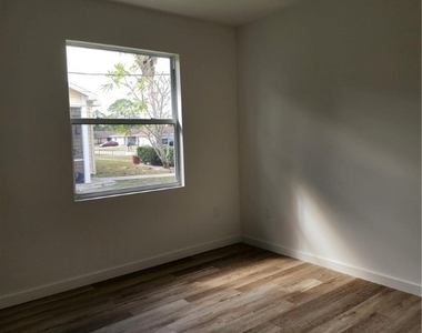 2431 Lola Avenue S - Photo Thumbnail 7