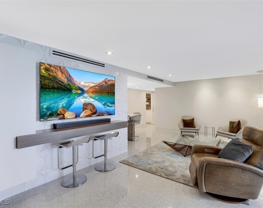 3951 Gulf Shore Boulevard N - Photo Thumbnail 6