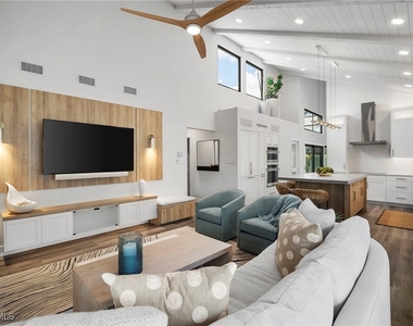 504 Tierra Mar Lane E - Photo Thumbnail 10