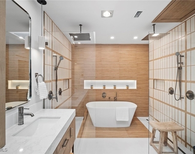 504 Tierra Mar Lane E - Photo Thumbnail 19