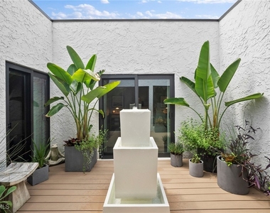 504 Tierra Mar Lane E - Photo Thumbnail 12