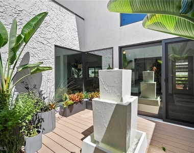 504 Tierra Mar Lane E - Photo Thumbnail 29