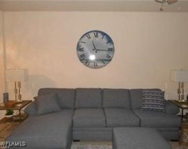 9621 Spanish Moss Way - Photo Thumbnail 7