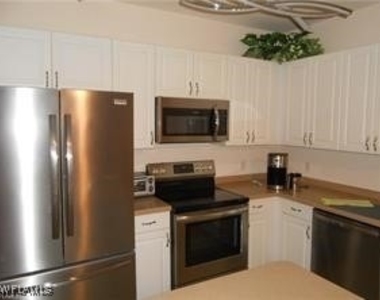 9621 Spanish Moss Way - Photo Thumbnail 8