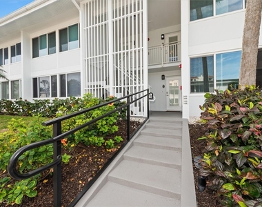 1065 Gulf Shore Boulevard N - Photo Thumbnail 6