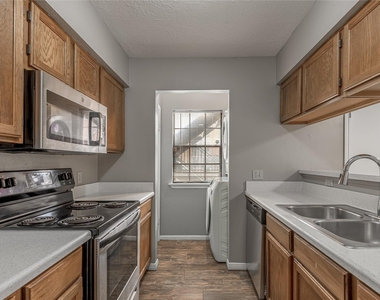 2402 Sycamore Avenue - Photo Thumbnail 8