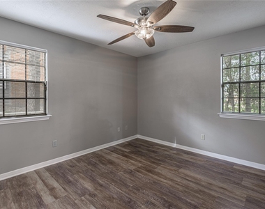2402 Sycamore Avenue - Photo Thumbnail 11