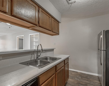 2402 Sycamore Avenue - Photo Thumbnail 9