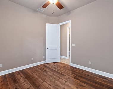 829 Pinewood Drive - Photo Thumbnail 28